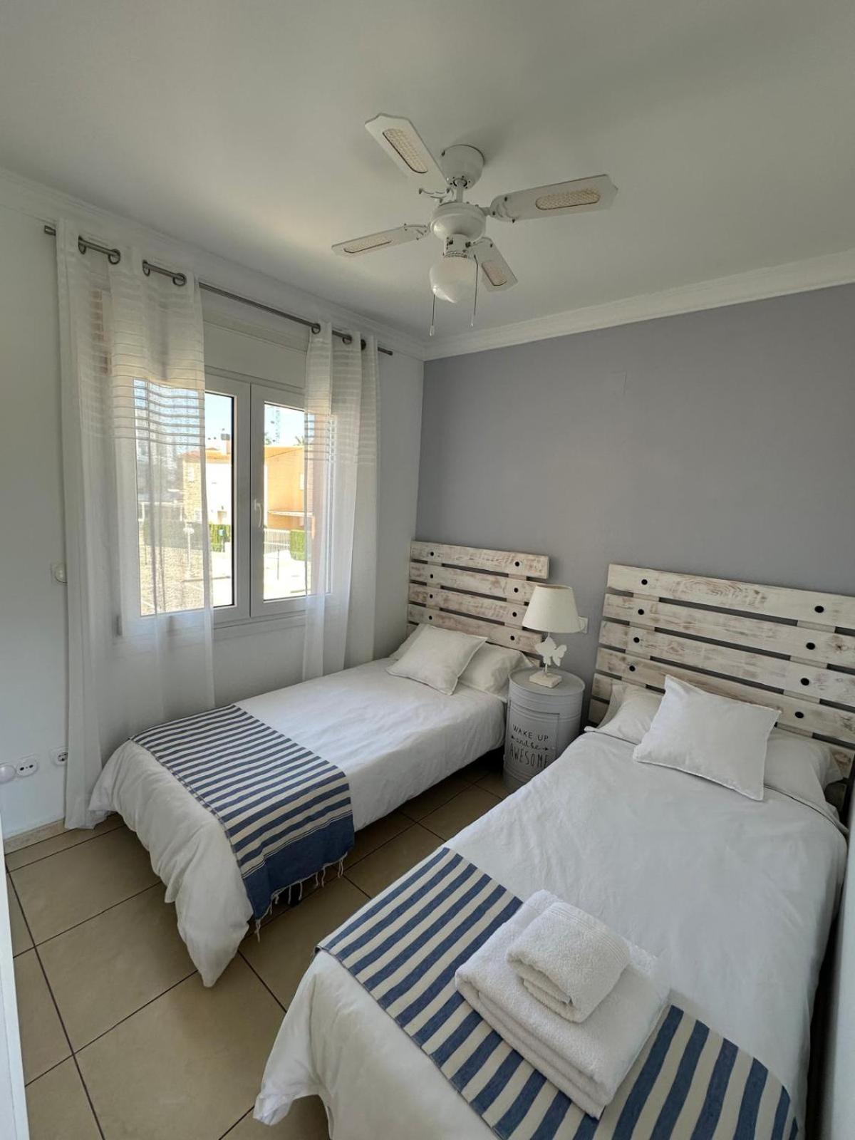 Oliva Nova Flat In Front Of Met Apartment Exterior foto